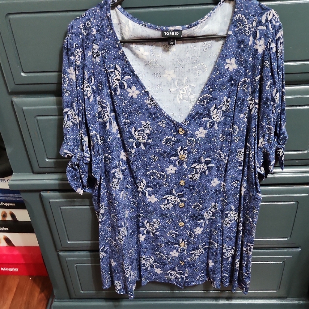 Torrid Navy Floral Button-Down Blouse Nwot